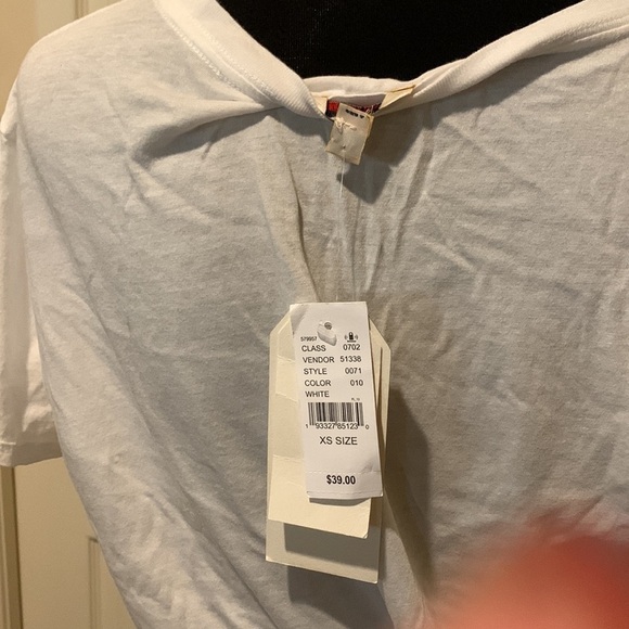 Guess Tee. NWT. XS oversized - Picture 5 of 8